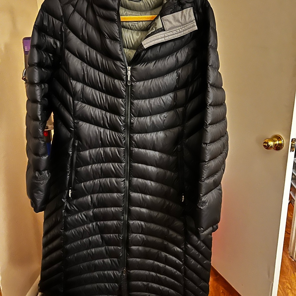 LL Bean Long Quilted Black Women's Coat - Lightweight Down-style Jacket